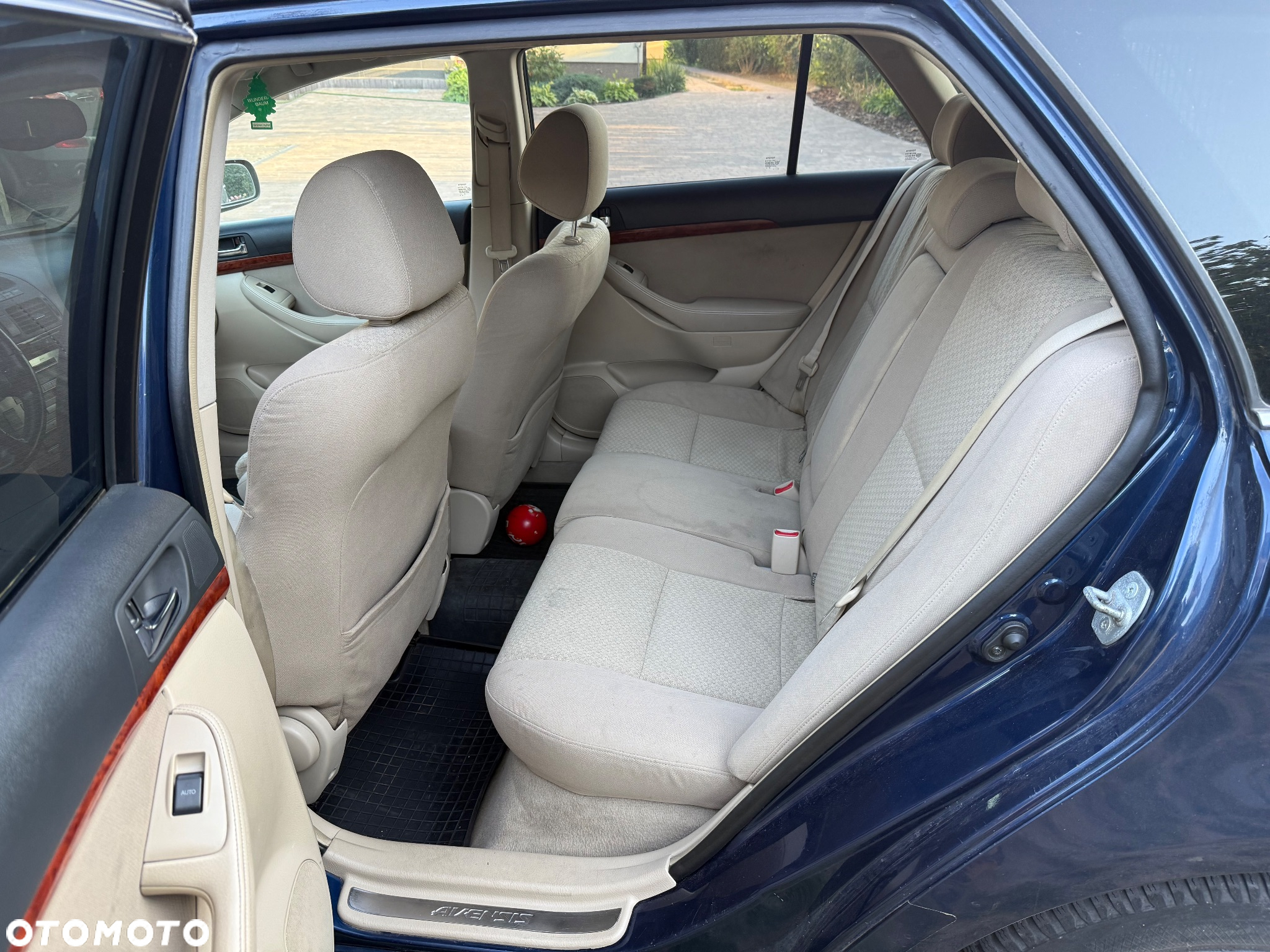 Toyota Avensis - 10