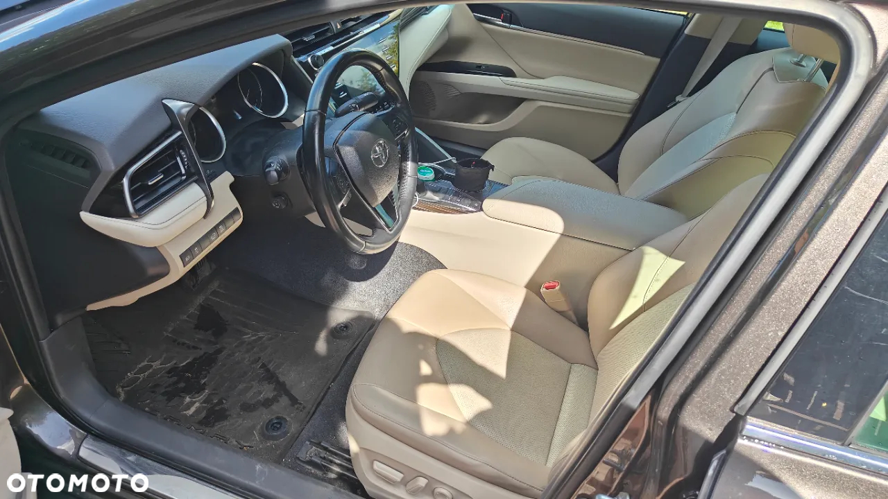Toyota Camry 2.5 Hybrid Executive CVT - 4