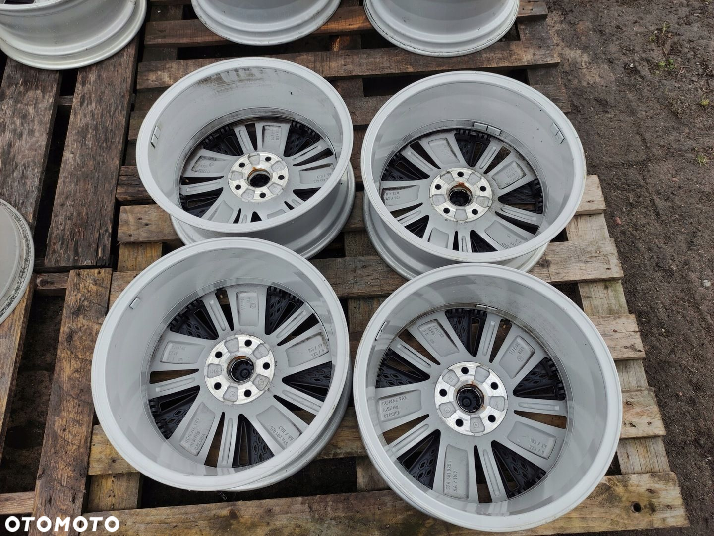 SKODA KAROQ FELGI ALUMINIOWE 17 5x112 ET45 R17 17" 57A601025AA - 16