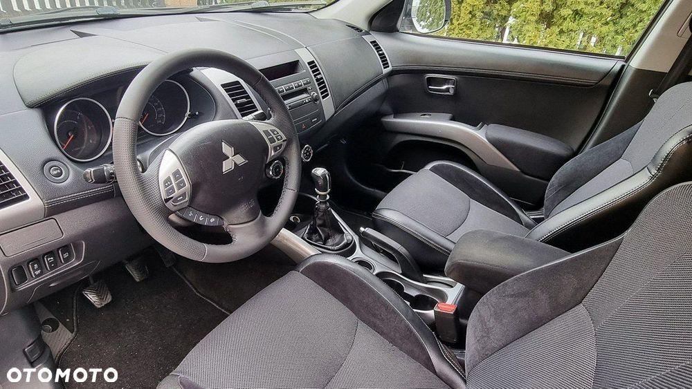Mitsubishi Outlander - 10