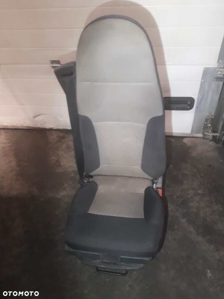 FOTEL PASAŻERA PNEUMATYCZNY RENAULT MIDLUM DXI - 1