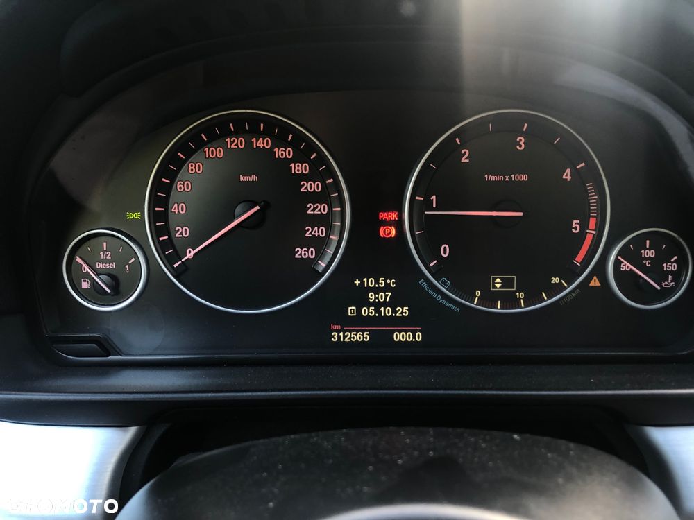BMW Seria 5 525d Touring - 5