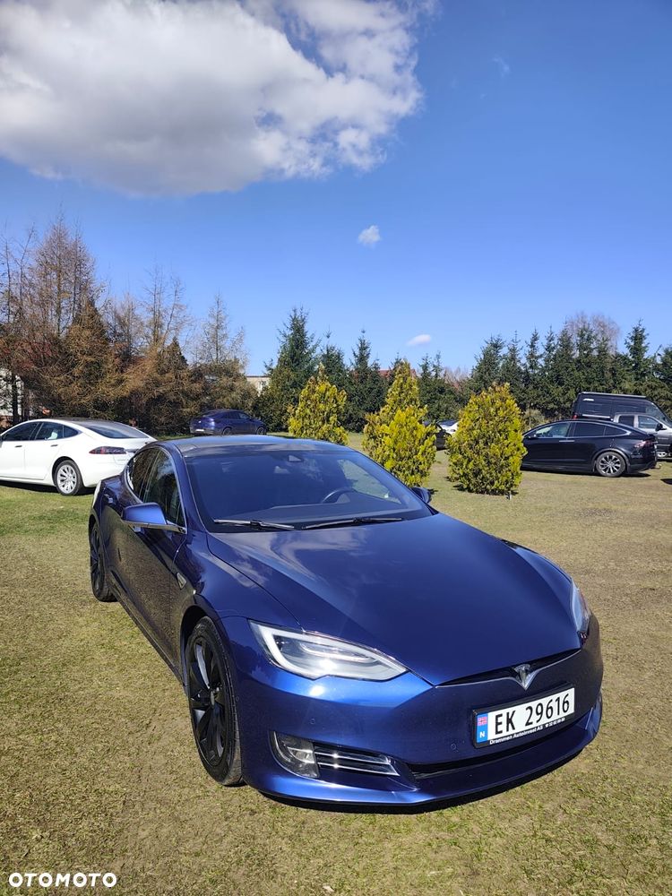 Tesla Model S - 4