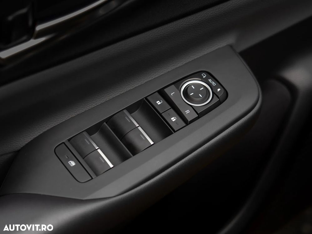 Toyota Prius ver-2-0-fwd-phev-dynamic - 13