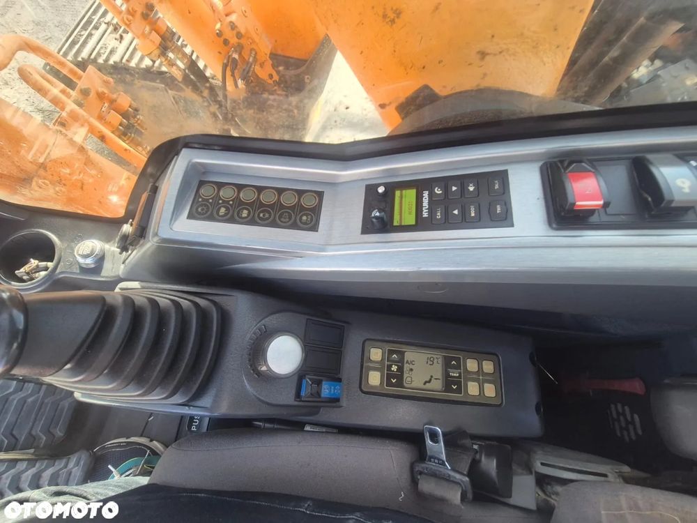 Hyundai EXCAVATOR  ROBEX 260 NLC-9A R260LC - 3