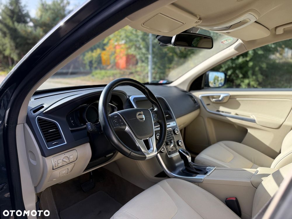 Volvo XC 60 D4 AWD Momentum - 8