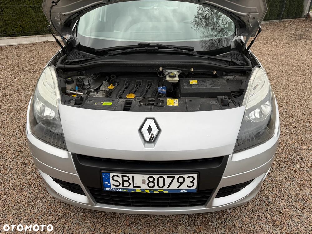Renault Scenic 1.6 16V 110 Dynamique - 12