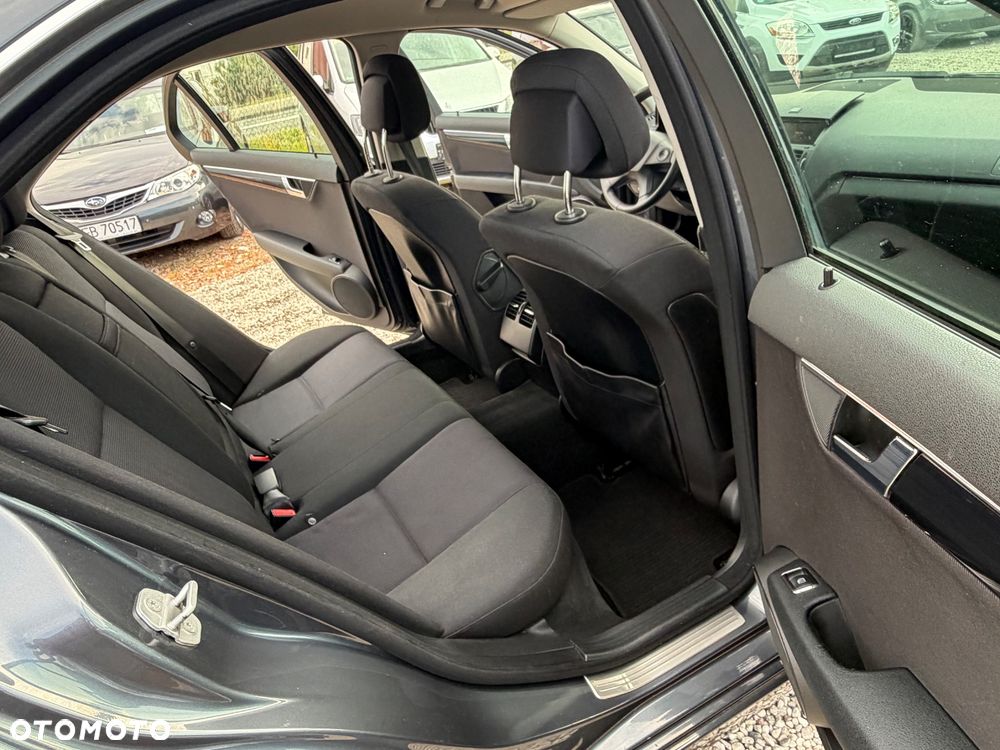 Mercedes-Benz Klasa C 180 Kompressor BlueEFFICIENCY Special Edition - 17