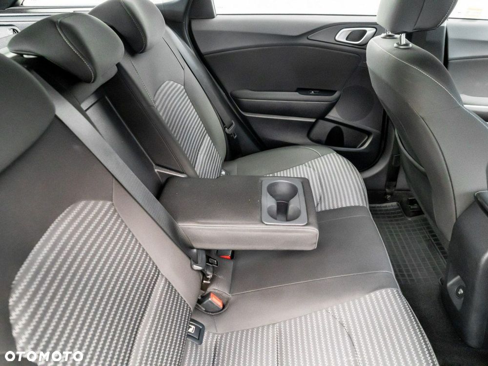 Kia Ceed 1.5 T-GDI M DCT - 23