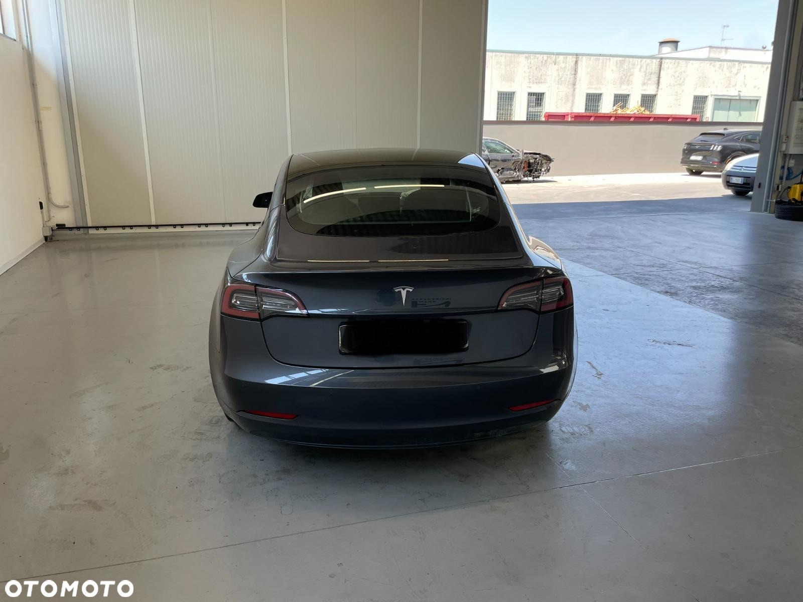 Tesla Model 3 Standard Reichweite Plus Hinterradantrieb - 3