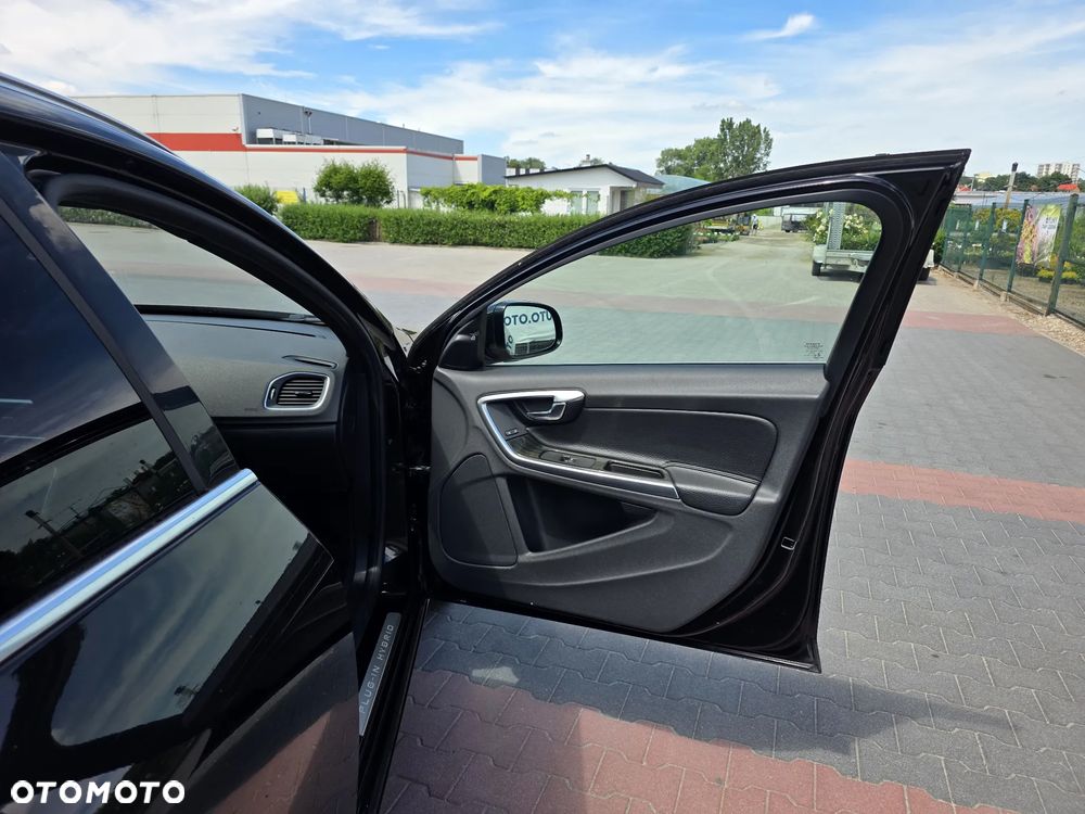 Volvo V60 D6 Plug-In-Hybrid AWD Geartronic Summum - 17