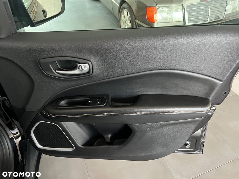 Jeep Compass - 26