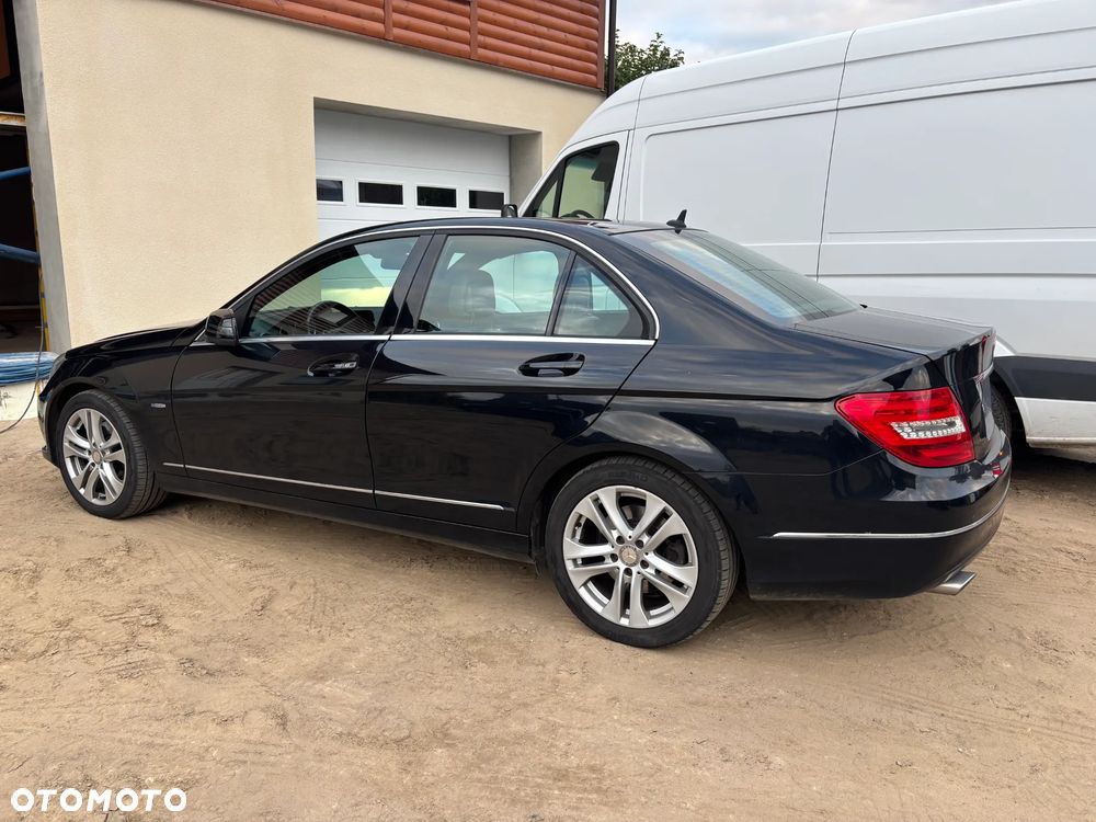 Mercedes-Benz Klasa C 300 CDI BlueEff 4-Matic Avantgarde - 4