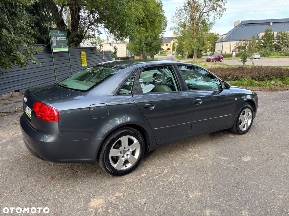 Audi A4 Limousine - 7