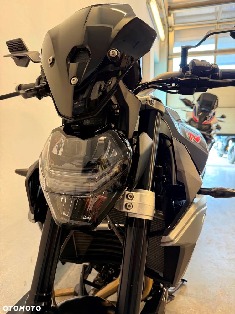 BMW F - 28