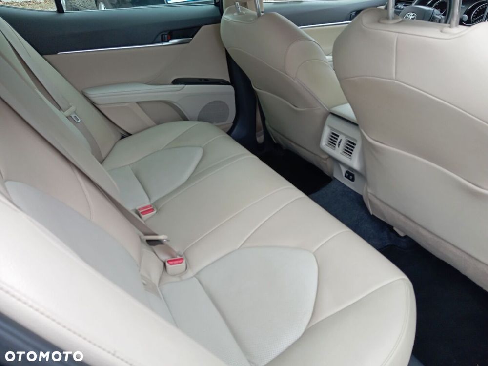 Toyota Camry 2.5 Hybrid Executive CVT - 13