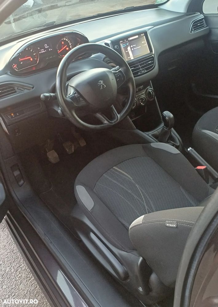 Peugeot 208 - 7