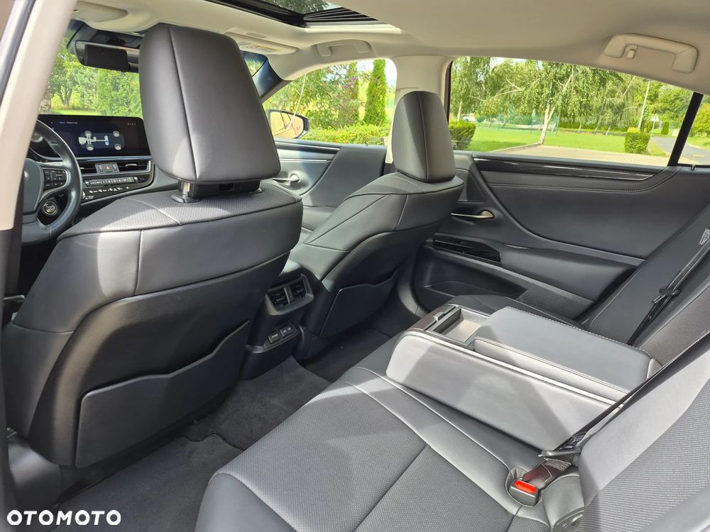 Lexus ES 300h Business Edition - 17