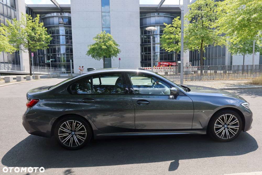 BMW Seria 3 320e M Sport sport - 2
