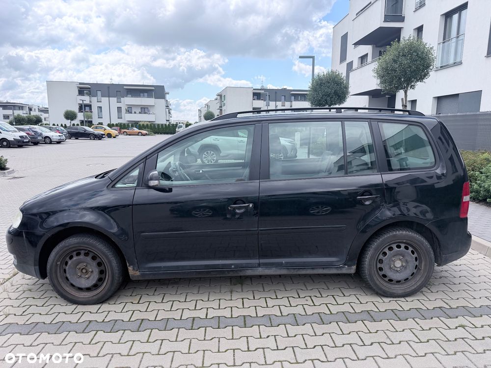 Volkswagen Touran 1.6 FSI Basis Tiptr - 2