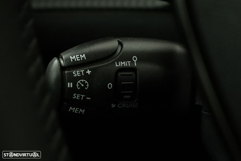 Peugeot 2008 1.2 PureTech Allure - 18