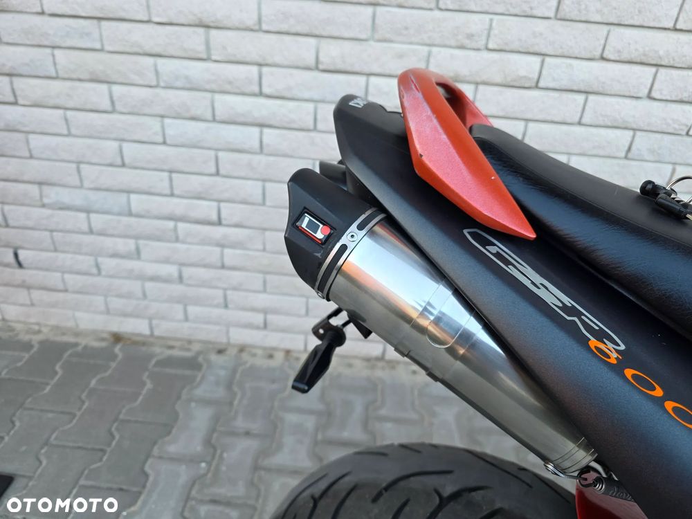 Suzuki GSR - 13