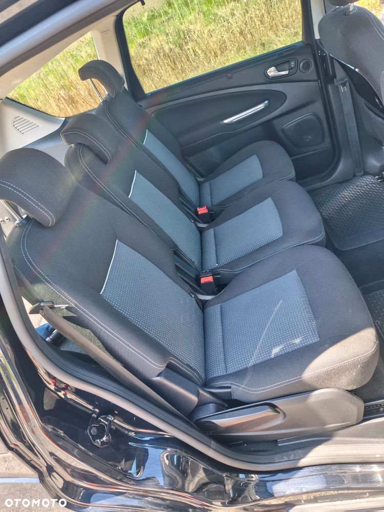 Ford S-Max - 17