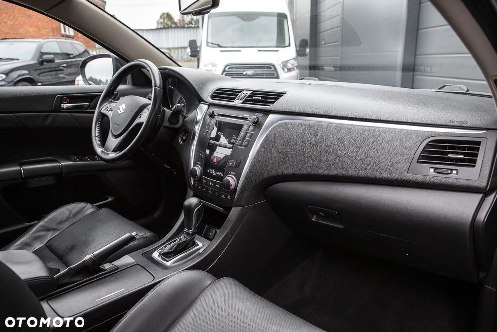 Suzuki Kizashi 2.4 Sport 4WD CVT - 31