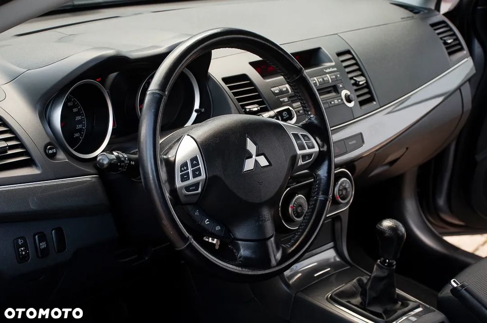 Mitsubishi Lancer 1.8 Intense - 23