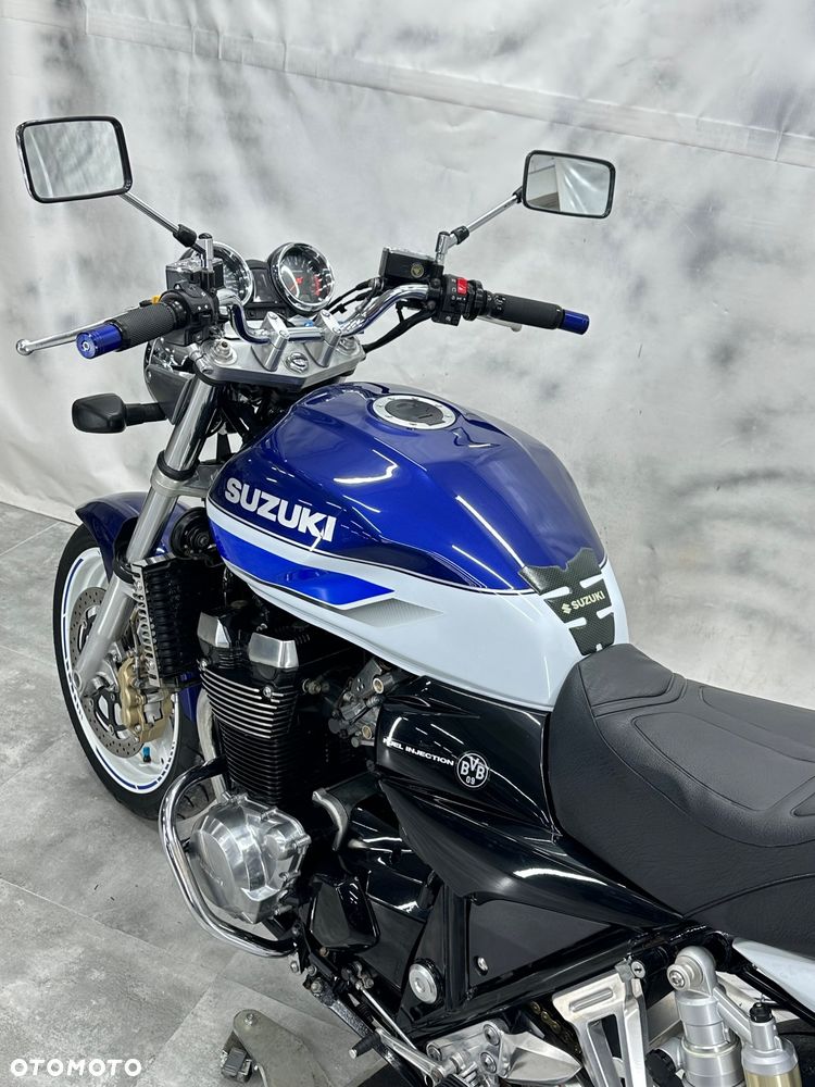 Suzuki GSX - 6