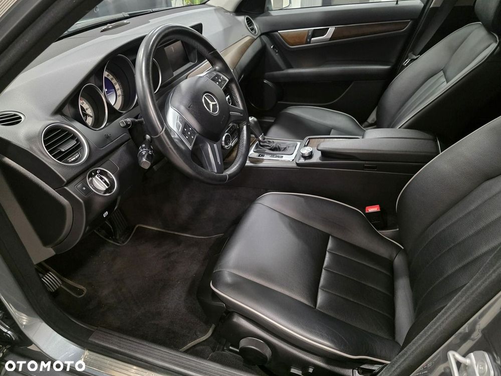 Mercedes-Benz Klasa C 180 BlueEFFICIENCY 7G-TRONIC Elegance - 12