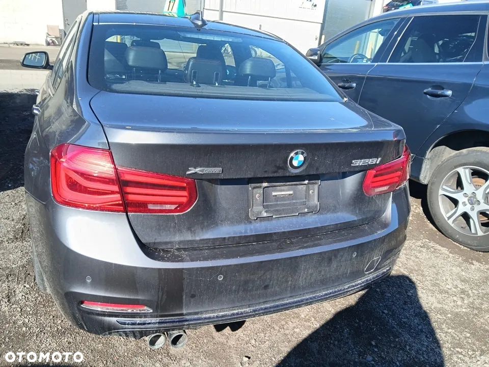 BMW Seria 3 328i xDrive - 24