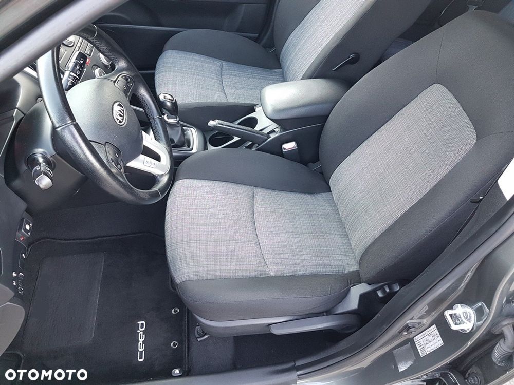 Kia Ceed 1.4 CVVT Dream-Team Edition - 23