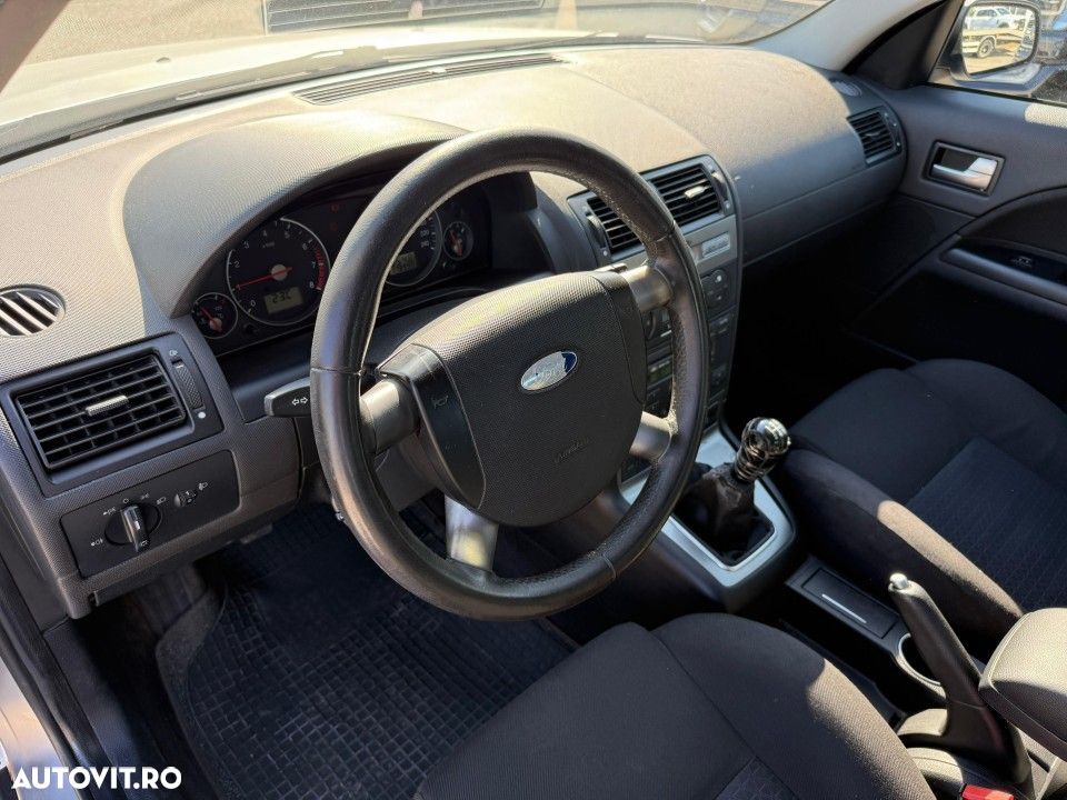 Ford Mondeo 1.8 Trend - 17