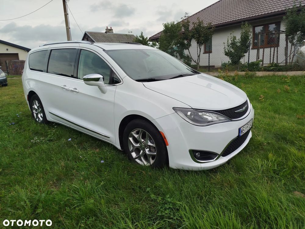 Chrysler Pacifica - 1