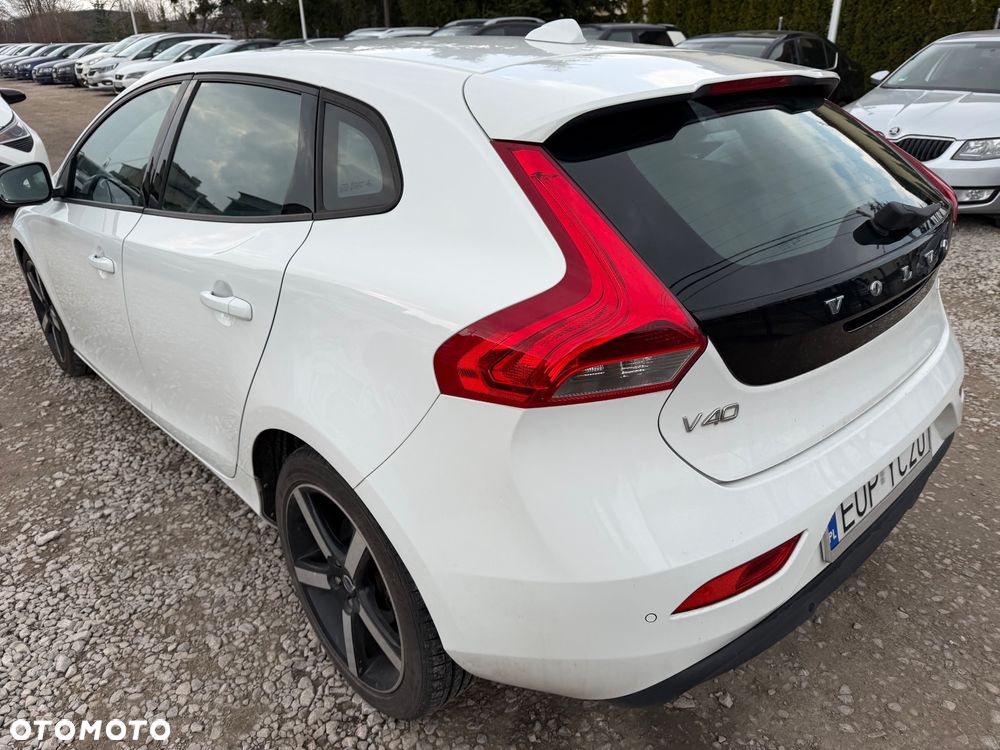 Volvo V40 D2 - 11