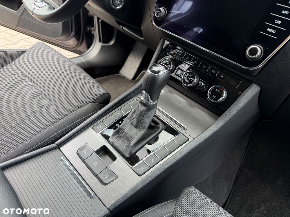 Skoda Superb 2.0 TDI SCR Style DSG - 21