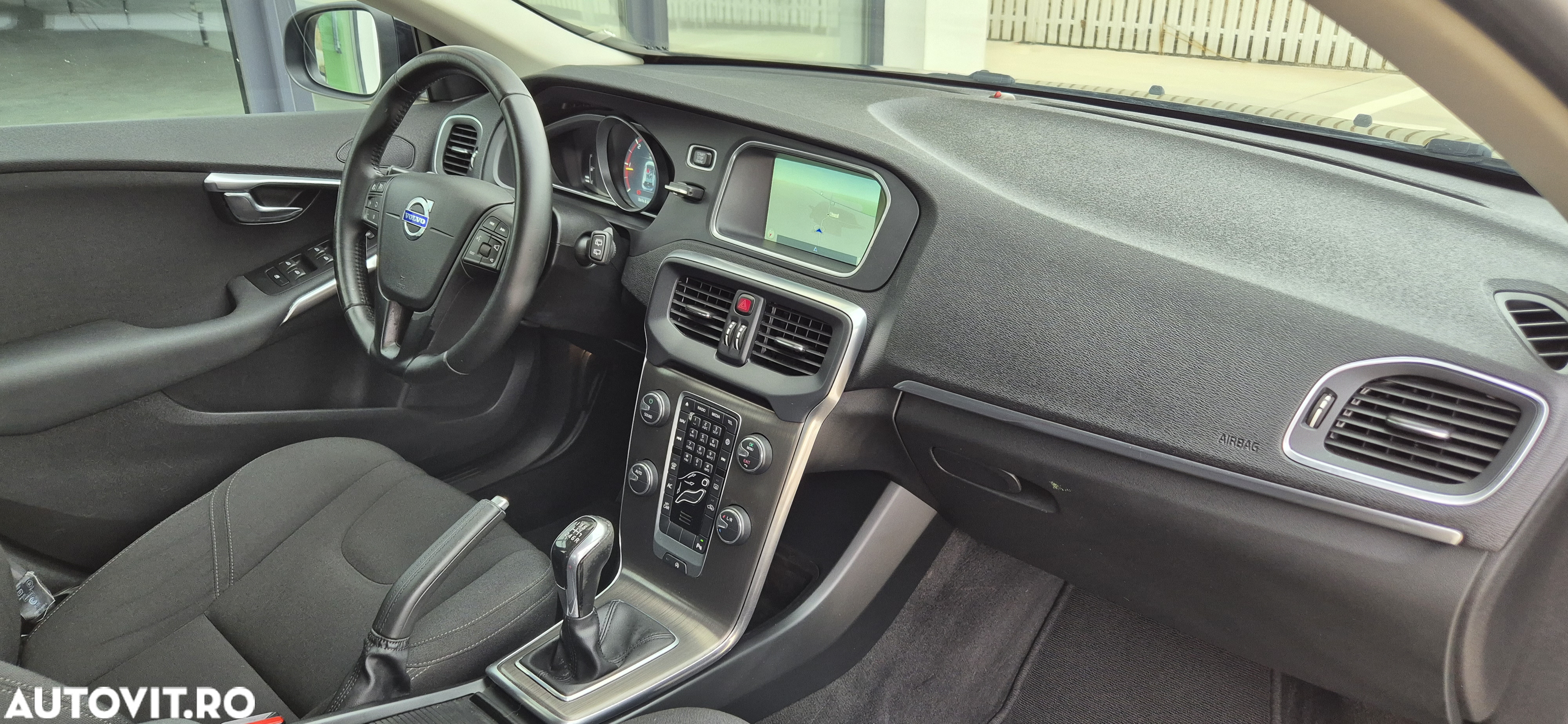 Volvo V40 D4 Momentum - 19