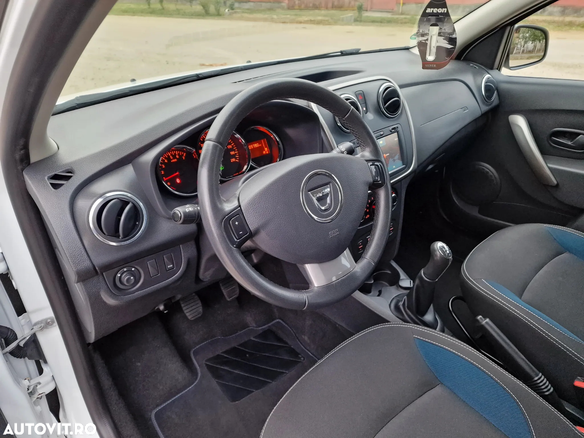 Dacia Logan MCV TCe 90 Celebration - 16