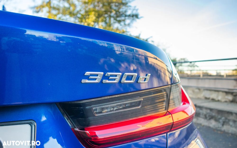 BMW Seria 3 330d xDrive AT MHEV - 32