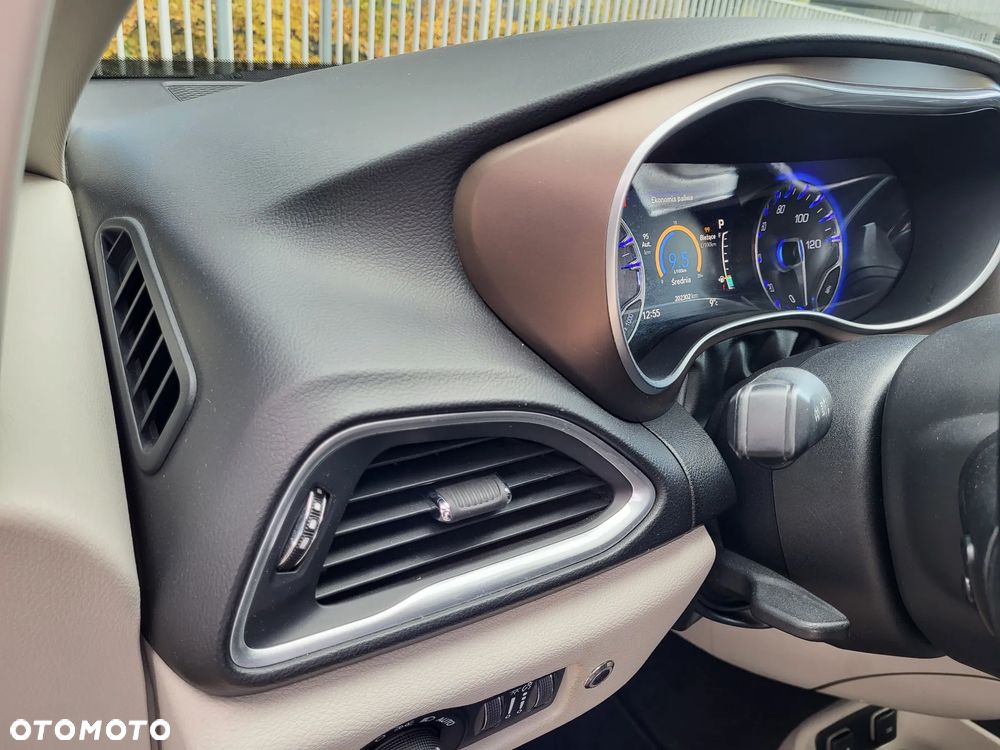 Chrysler Pacifica - 6