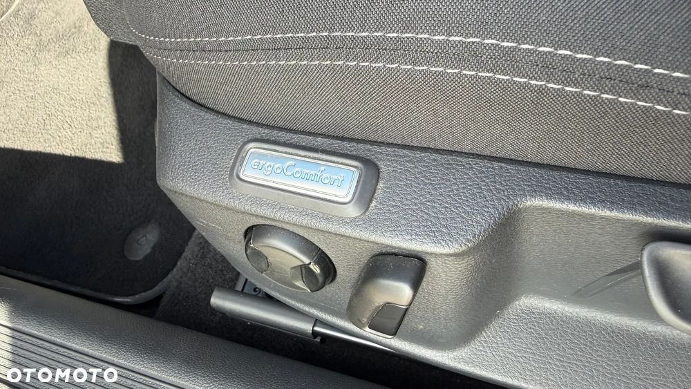 Volkswagen Passat 2.0 TDI SCR DSG Business - 34
