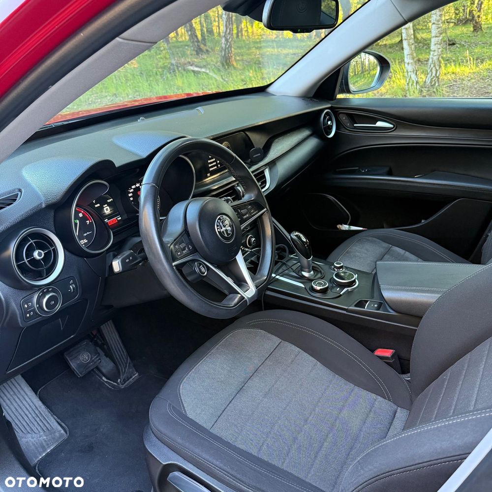 Alfa Romeo Stelvio - 8