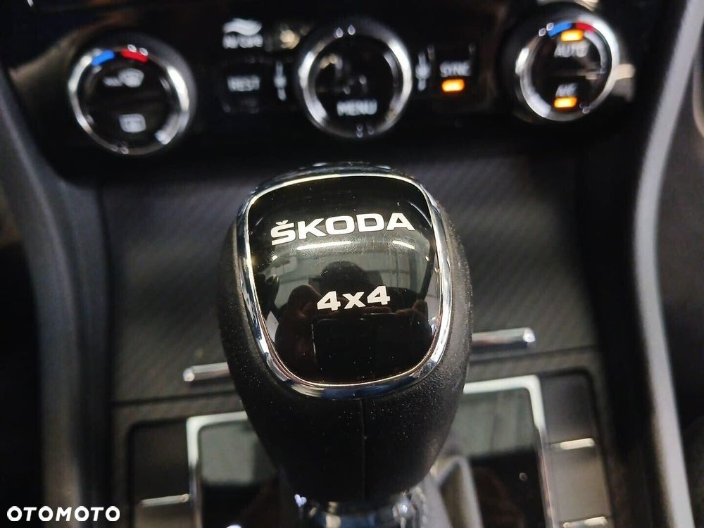 Skoda Superb 2.0 TDI SCR 4x4 Sportline DSG - 18