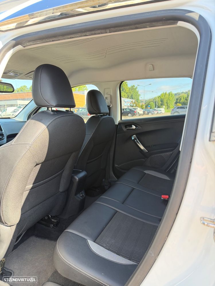 Peugeot 2008 1.2 PureTech Allure - 11