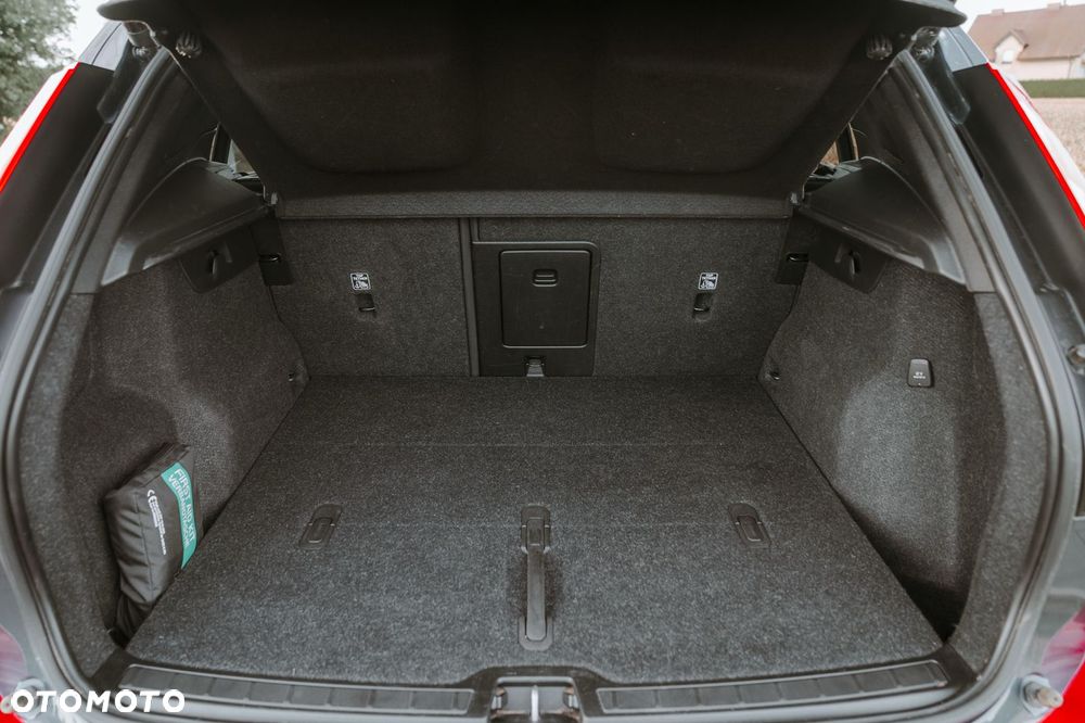 Volvo XC 40 T3 Momentum - 25