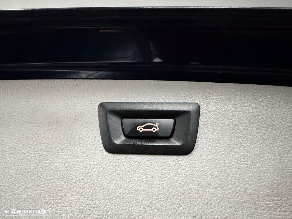 BMW 320 d Line Sport - 13