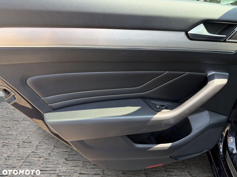 Volkswagen Passat 1.5 TSI EVO Elegance DSG - 32