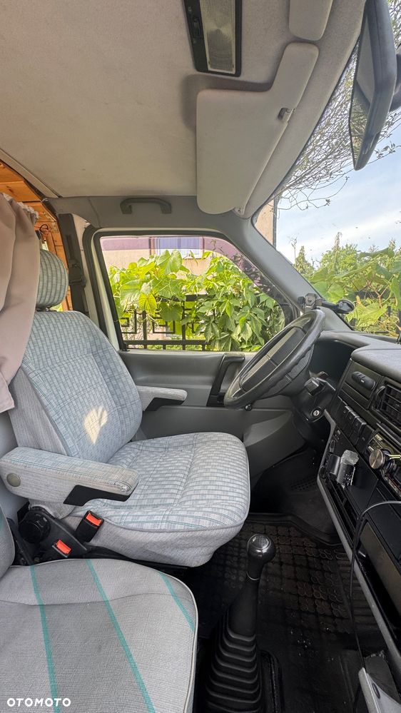 Volkswagen Transporter - 4