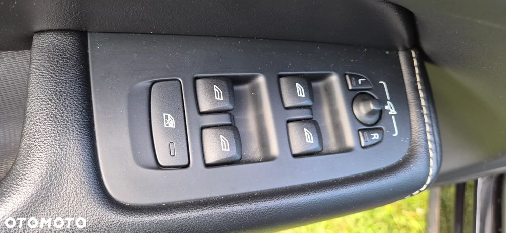 Volvo XC 60 D4 SCR AWD R-Design - 17